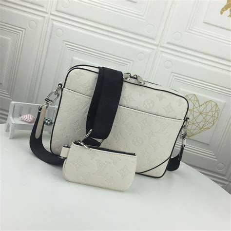 louis vuitton trio messenger white.